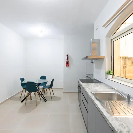 Charming: 3br Near The By 360 Estates Apartament