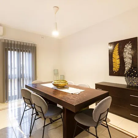 شقة Charming: 3br Near The By 360 Estates