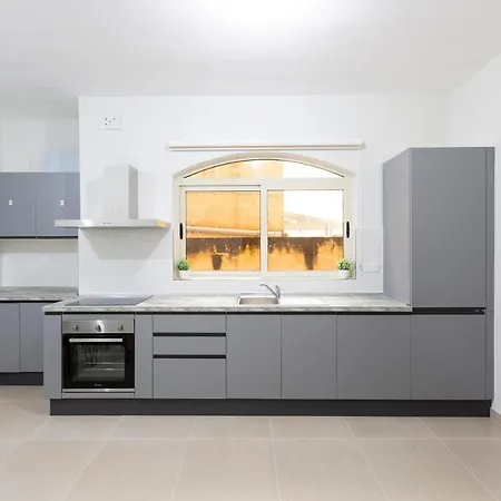 Charming: 3br Near The By 360 Estates شقة سليمة