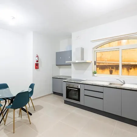 Charming: 3br Near The By 360 Estates Apartament
