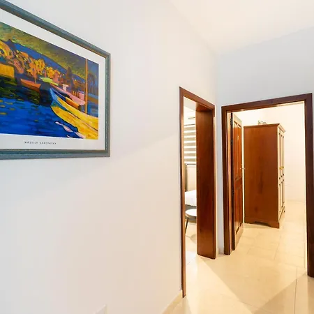 Apartament Charming: 3br Near The By 360 Estates Sliema