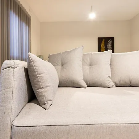 Charming: 3br Near The By 360 Estates