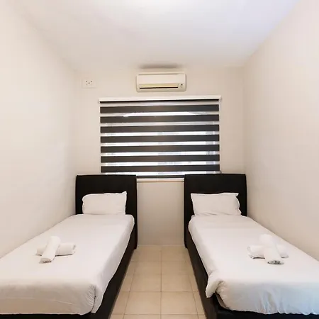 Charming: 3br Near The By 360 Estates *