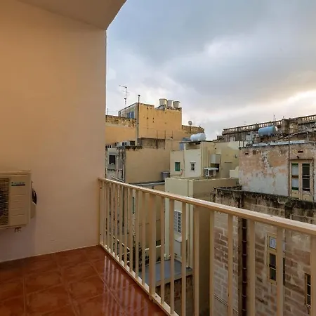 Charming: 3br Near The By 360 Estates * Sliema
